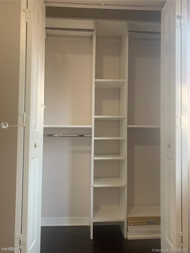 Foto del edificio - 3 br, 2.5 bath Townhome - 12430 SW 50th St...