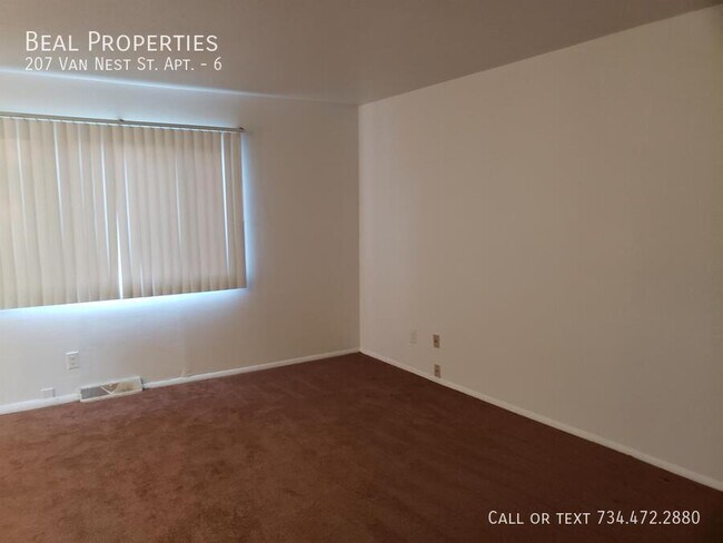 Foto del edificio - 207 Van Nest St