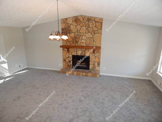 Foto del edificio - 7153 Woodland Cir