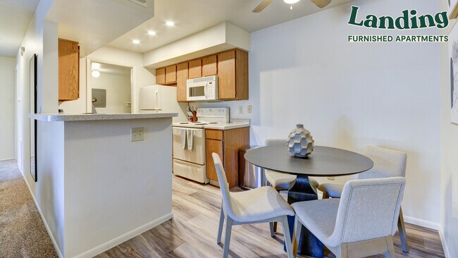 Foto del edificio - 2090 N Hill Field Rd