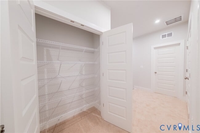 Foto del edificio - 9438 Alquist St