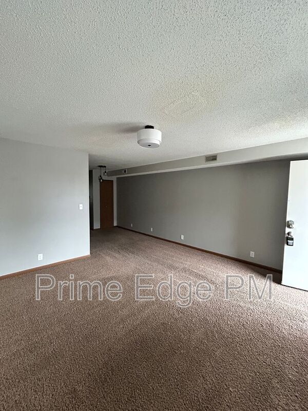 Building Photo - 4621 Prescott Ave