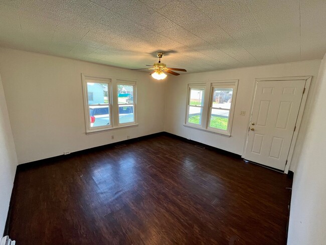 Building Photo - 2 Bed | 1 Bath | Single Family Home