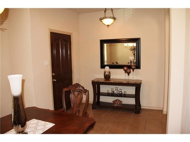 Building Photo - 10916 Braemoor Dr