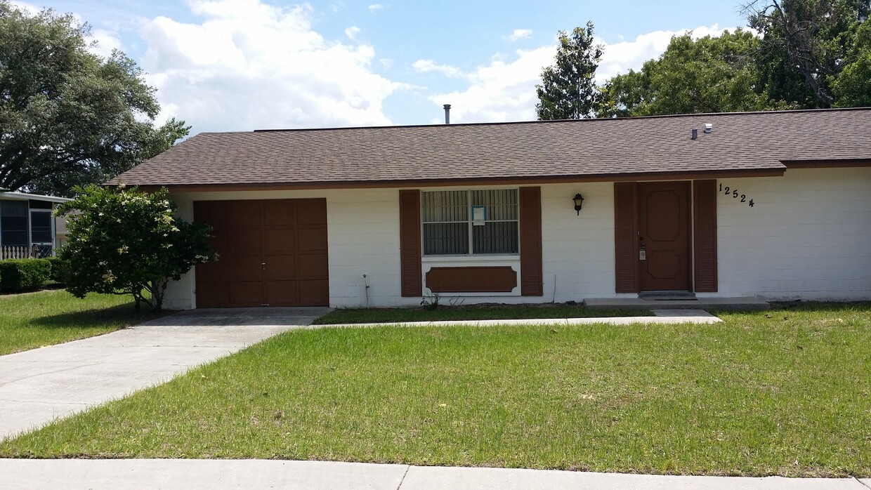 Primary Photo - Adorable 2 Bedroom Single Family Home