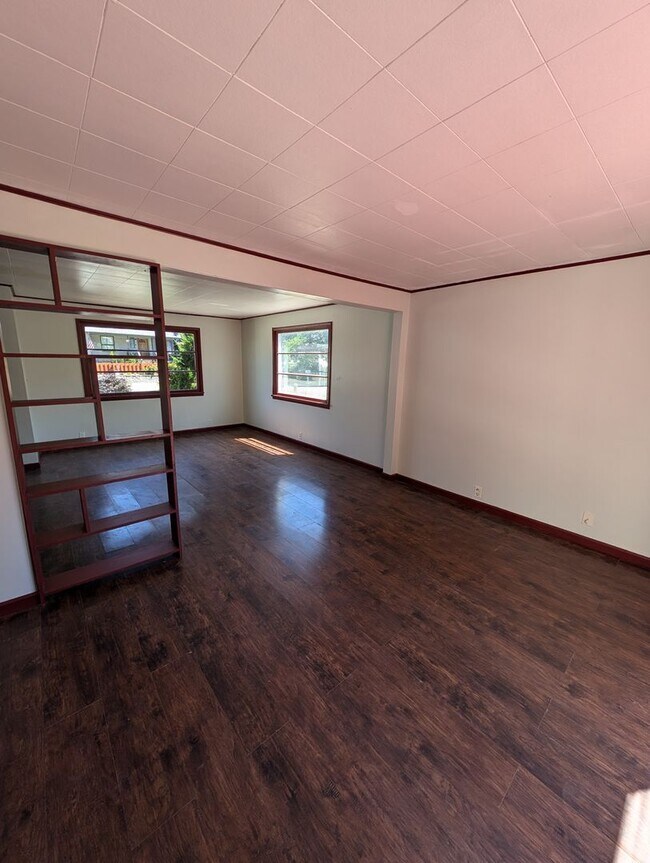 Foto del edificio - A Quarky Bremerton Original! Tons of Space...