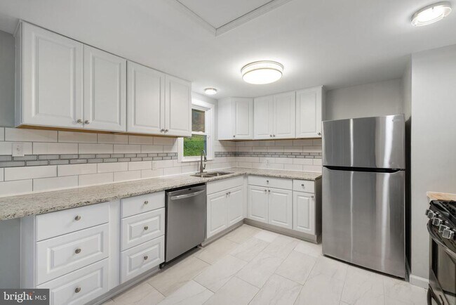 Building Photo - 247 Marsden Hts Rd