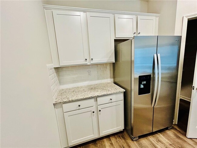 Foto del edificio - 380 Stoneybrook Dr