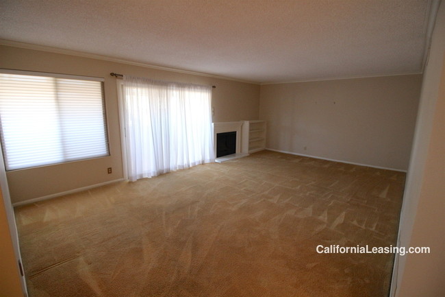 Building Photo - 26118 Rainbow Glen Dr