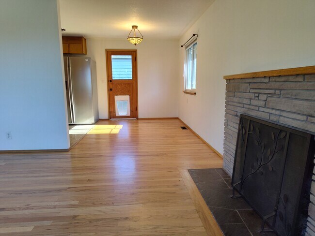 Building Photo - 4211 S 160th St