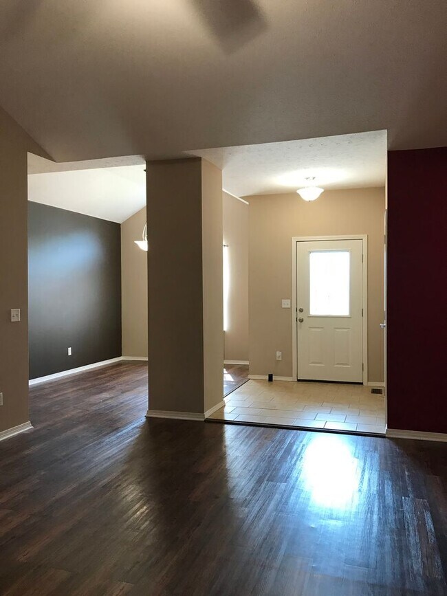 Foto del edificio - Executive Rental All Brick Home near South...