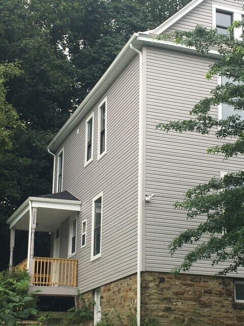 Building Photo - 3028 Huxley St