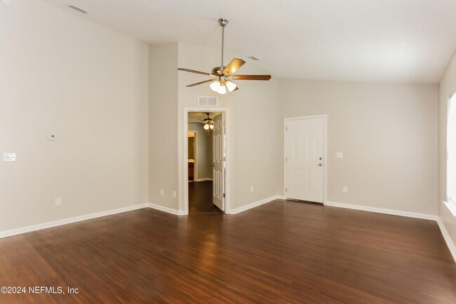Building Photo - 8566 Maple St
