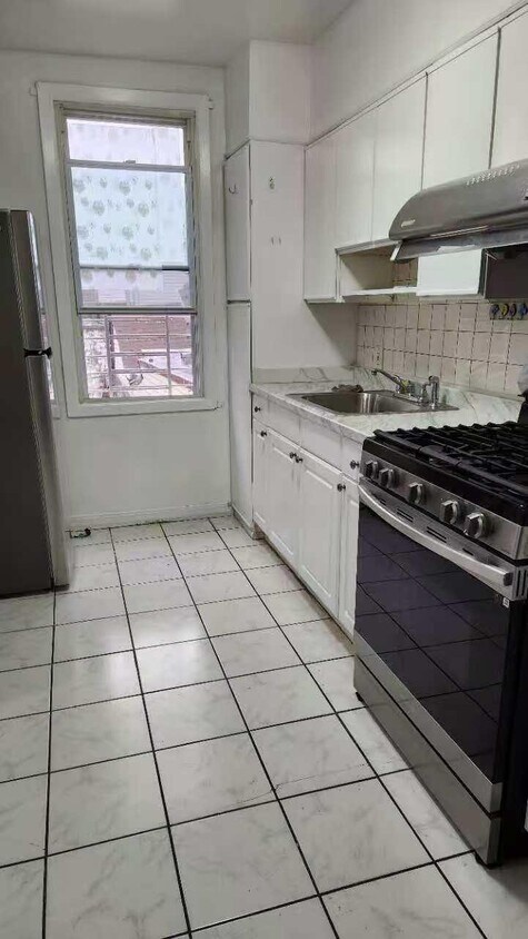 Foto principal - 1527-27 123rd St