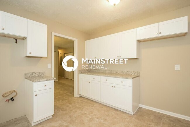 Building Photo - 3 Bedroom Pet-Friendly Home in Riverdale, ...