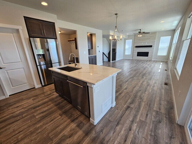 Building Photo - $3939 | 5BR/4BA | Beautiful Dog Friendly H...