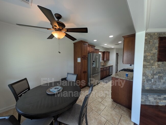 Foto del edificio - 4626 S Maplewood Ave