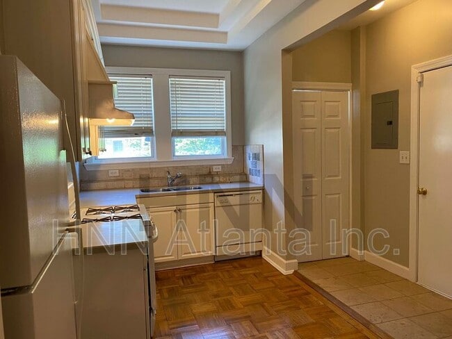 Building Photo - 872 Briarcliff Rd