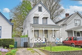 Building Photo - 113 W 66th St