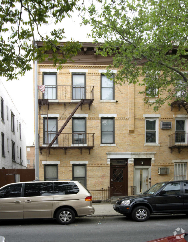 Building Photo - 1348 44th St