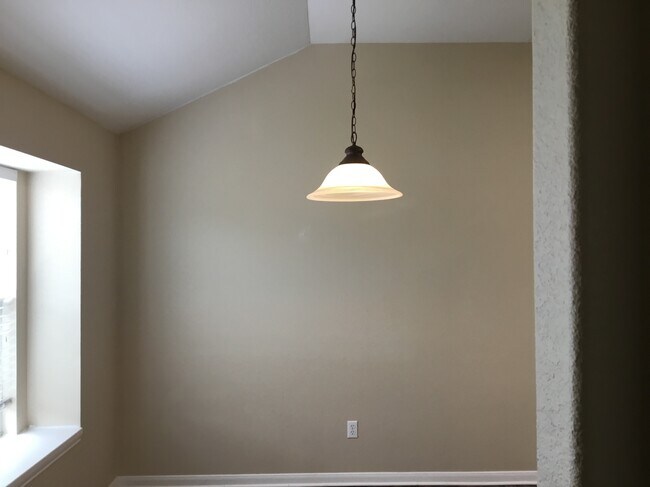 Building Photo - 275 Goldenrod St