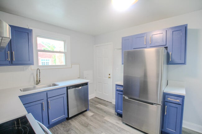 Building Photo - 5017 N Bay Ridge Ave