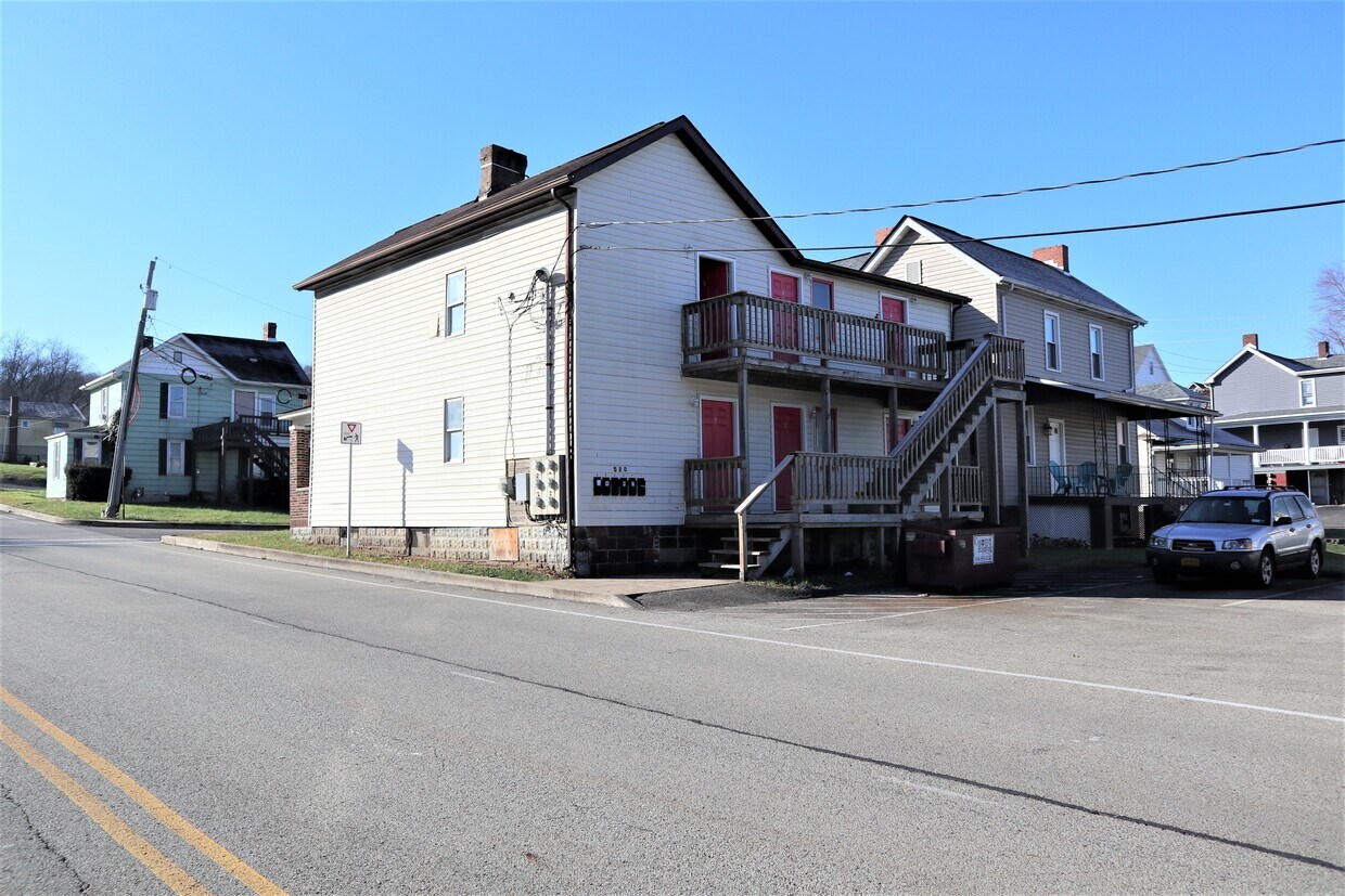 520 4th St, California, PA 15419 Apartments in California, PA