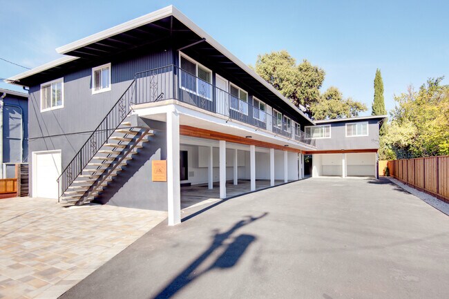 Building Photo - 1151 Davis St