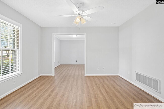 Building Photo - 218 Carriage Ln