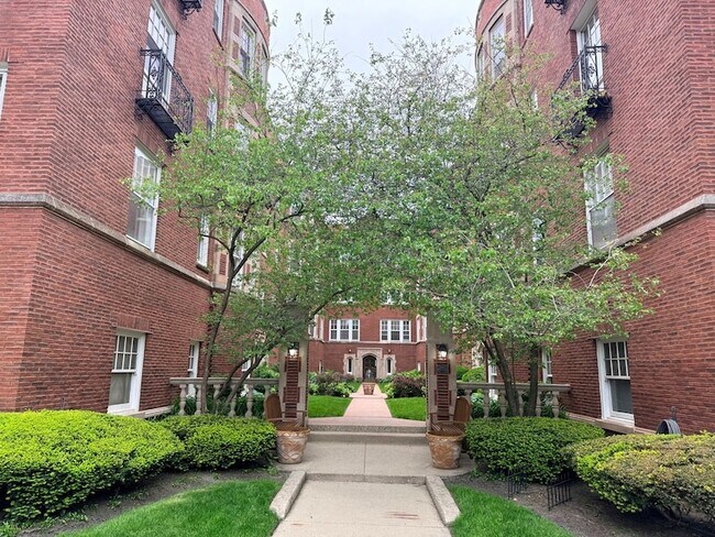 Foto del edificio - 736 Hinman Ave