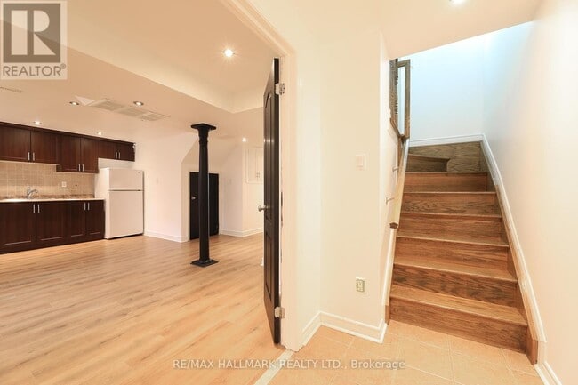 Building Photo - 64 Madeira Ave