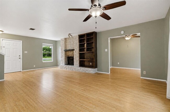 Building Photo - 10010 Wildflower Ln