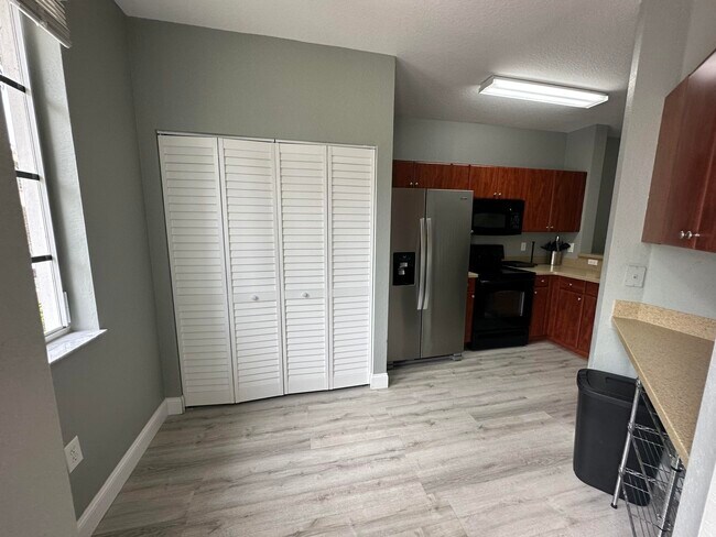 Building Photo - 4163 Napoli Lake Dr