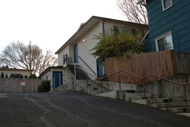 Building Photo - 2230 SE Yamhill St