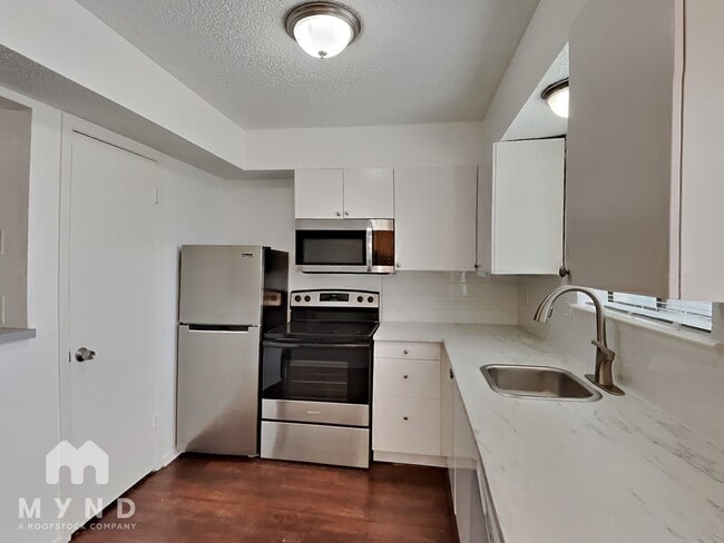 Building Photo - 2806 Wimbledon Ct
