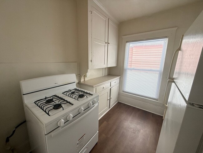 Building Photo - Ganson St 1101-1105 E w/East Ave 525 &amp; 527 N