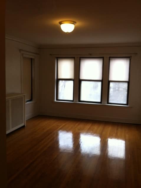 Building Photo - 2548 W Leland Ave
