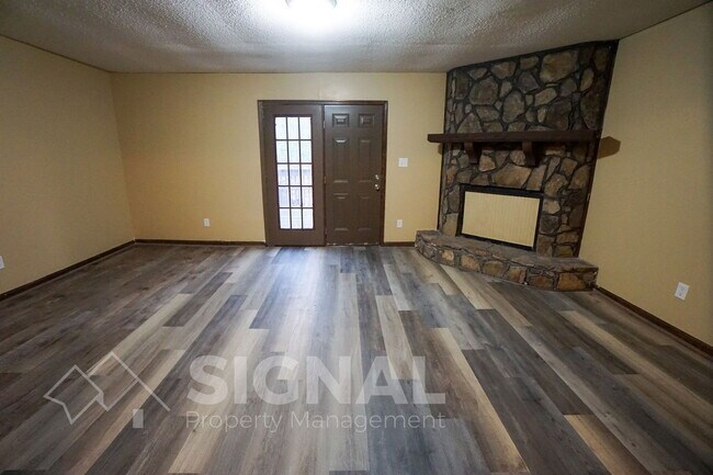 Foto del edificio - 725 Eastern Manor Ln