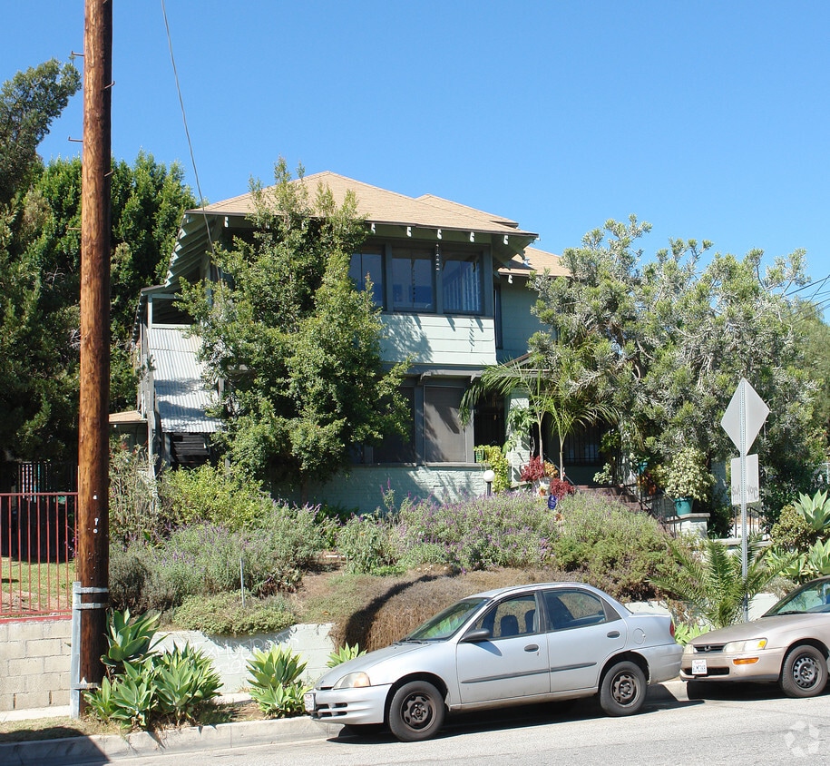 Building Photo - 937 N Benton Way