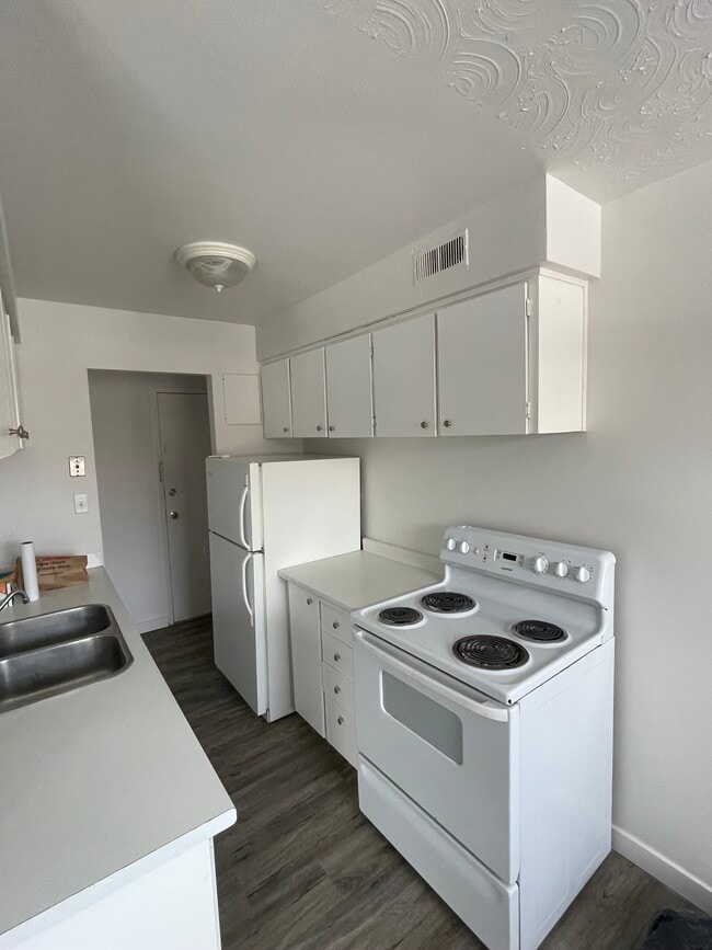 Building Photo - 46 Emma St