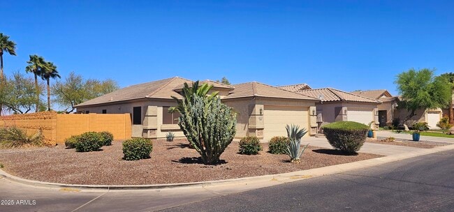 Building Photo - 224 S Cactus St
