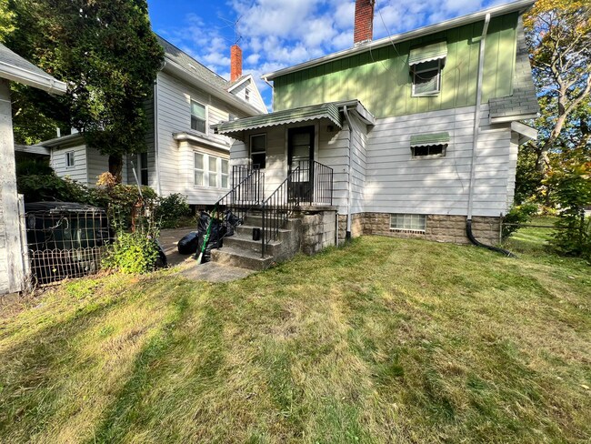 Building Photo - 420 Grace Ave