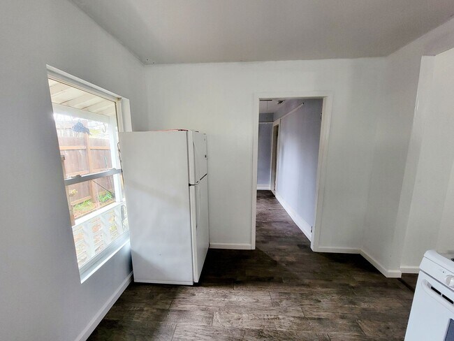 Foto del edificio - Cheery and Bright 1 bedroom, close to ever...