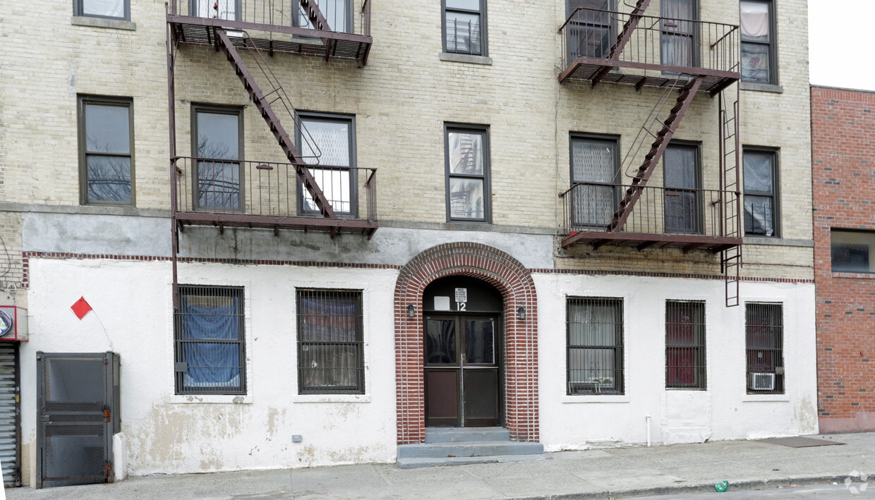 Building Photo - 12 E 213th St