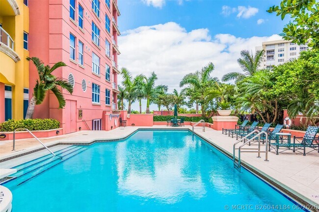 Building Photo - 2110 N Ocean Blvd