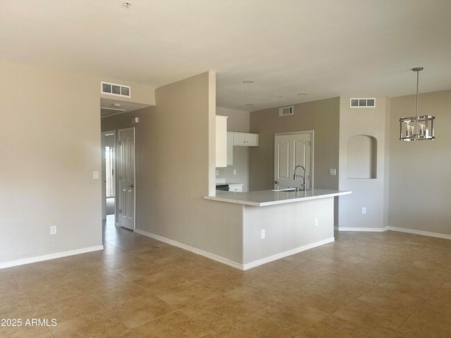 Foto del edificio - 6920 E 4th St