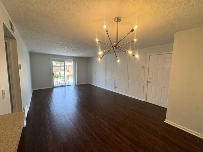 Foto del edificio - A charming 2 beds and 2 bath at Westmar Te...