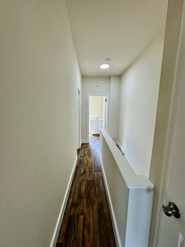 Foto del edificio - Spacious 3-Bedroom Home with In-Unit Laundry