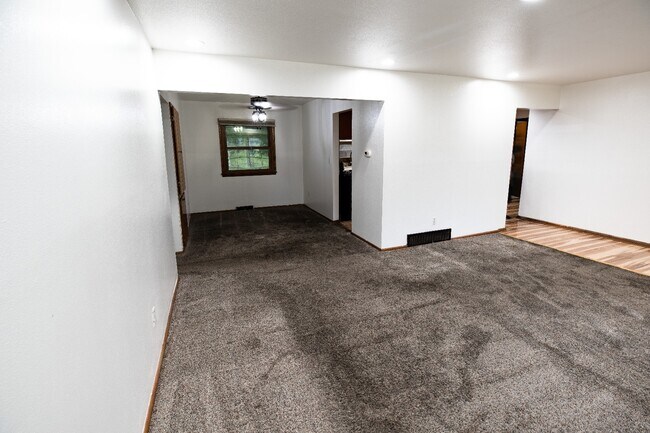 Foto del edificio - 8684 N 62nd St