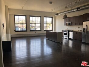 Building Photo - 1645 Vine St